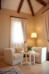 Резиденция Крымский Бриз классический номер гостевая зона